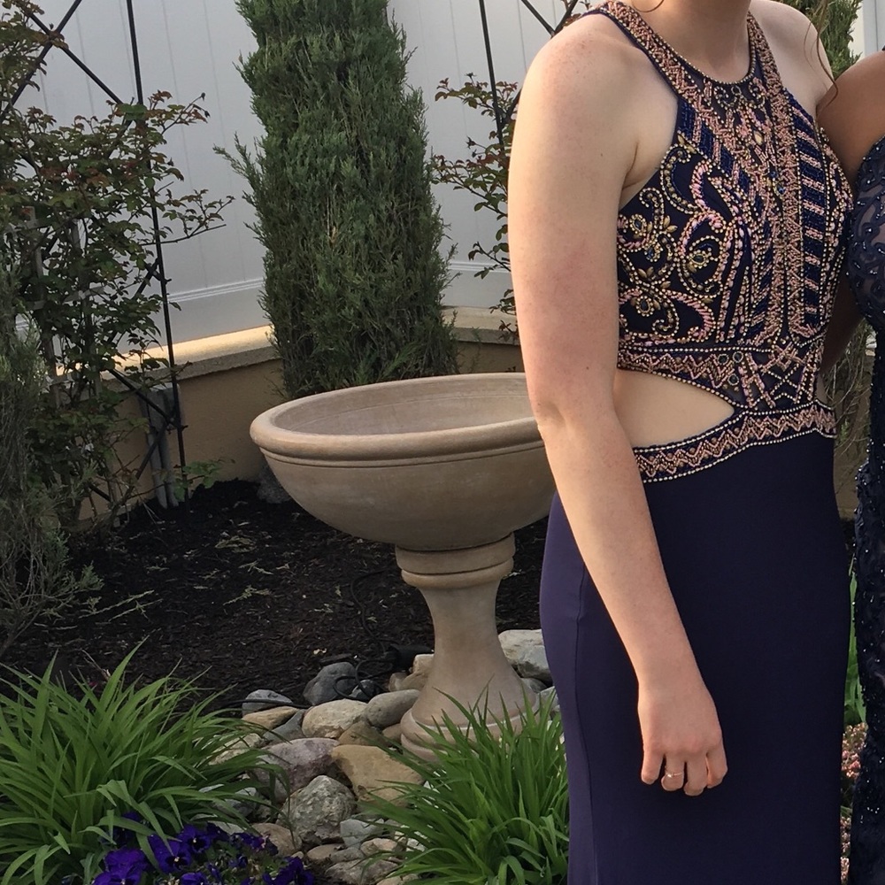 Prom Dress - Picture 2 of 5